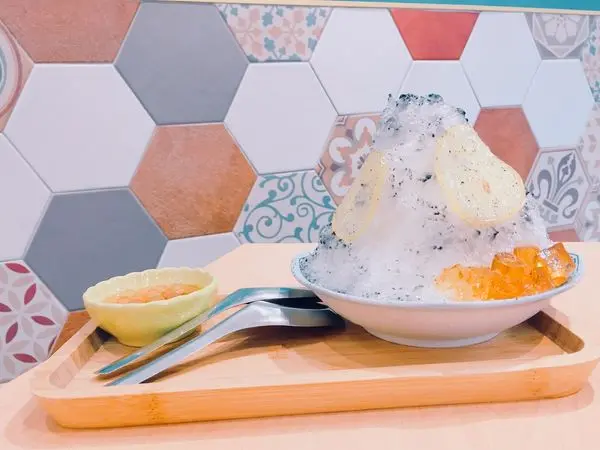 捷運東門站✿金雞母Jingimoo甜品✿變涼了還是抑制不住想吃冰的心~~~推夏露墨雨黃檸冰 微蕭瑟感的清新冰品!!