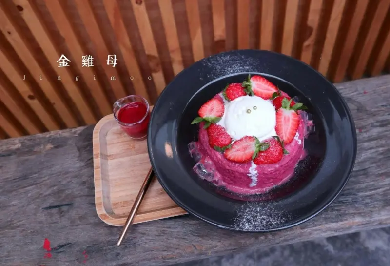 台北東門市場 | 金雞母Jingimoo，網美系草莓冰粉色夢幻美到讓人心醉▲女子的休假計劃▼