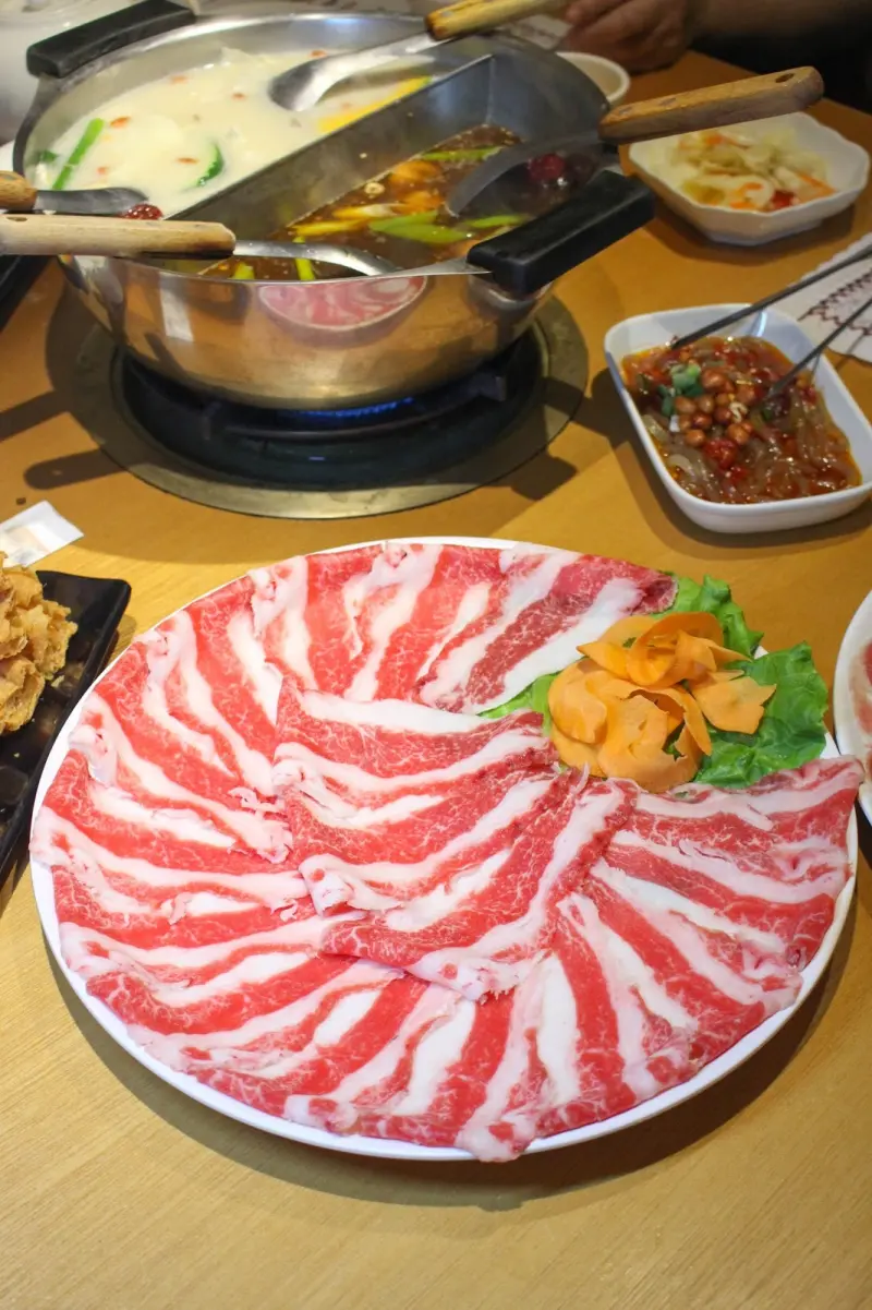 [高雄美食]質感好的灑椒麻辣鴛鴦火鍋~左營巨蛋裕誠路餐廳~愛評體驗團
