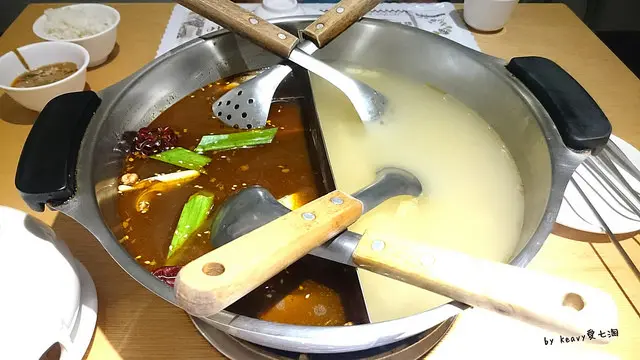 ★高雄左營★文青風【灑椒】麻辣鴛鴦火鍋。