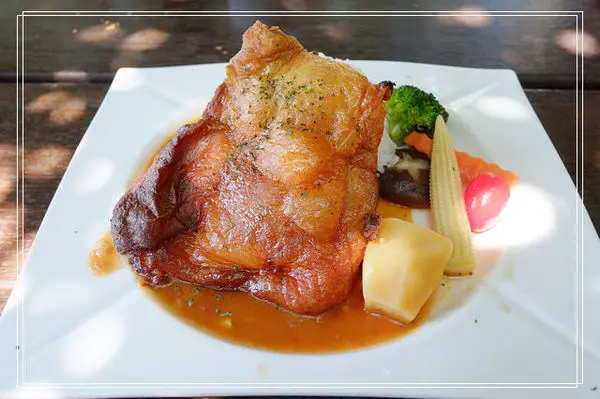 ＜三芝餐廳＞25 second 義式咖啡館。海岸邊大口吃披薩～