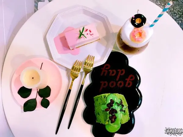【台中。美食】 北區 / 有點甜cafe A Little Sweet，好萌的甜甜圈拿鐵，文青風格裝潢，下午茶蛋糕甜點，夢幻少女系列之一