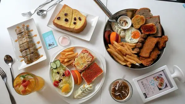 【台南市-中西區】高CP值的平底鍋端上桌啦！『濰克早午餐-五妃店』插旗臺南大學美食街，份量大內容多~揪揪同學吃早午餐的好去處^Q^~