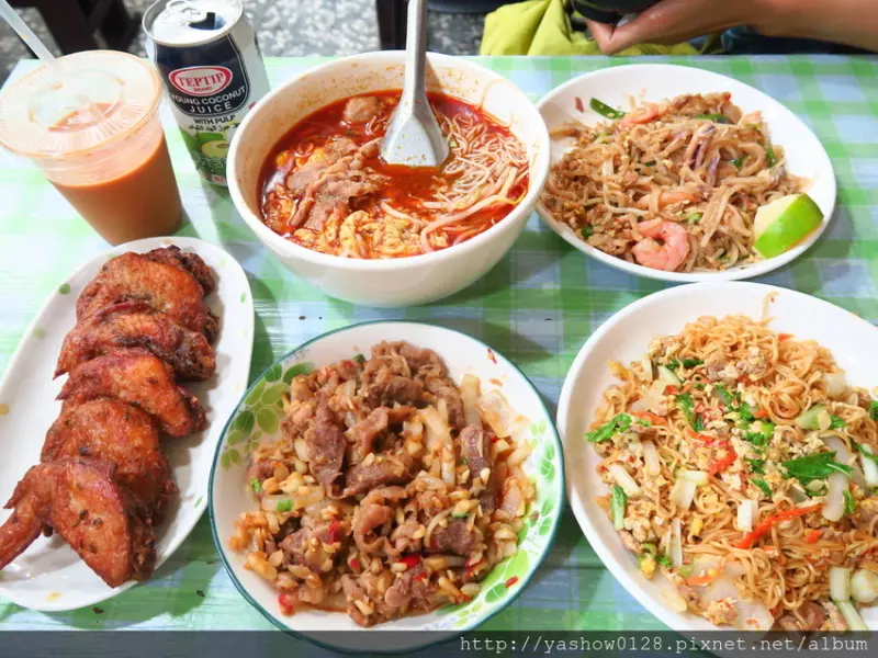 【台中北屯區】再訪 泰小葉泰式風味小食~~新菜單登場，來這裡也可以吃到泰味炸雞翅，重口味的辣膏炒蒜牛更是值得一試，平價美味的泰式料理，一個人來用餐也沒問題~~