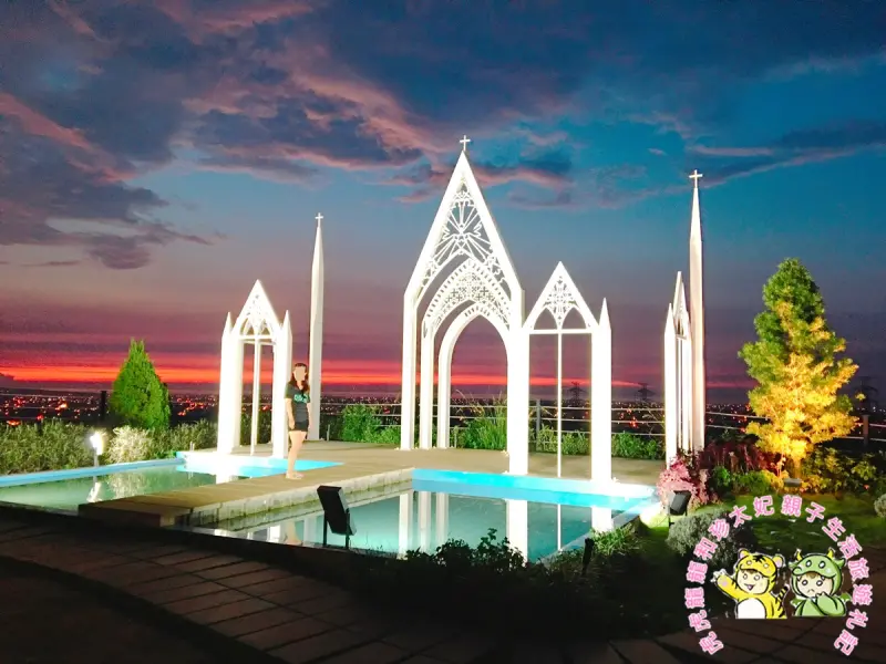 夏季三角景觀咖啡廳~日落的夕陽染紅了大地!