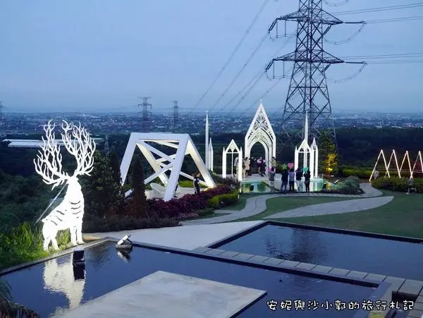 【新竹夜景】夏季三角景觀餐廳  浪漫純白教堂與夜光麋鹿