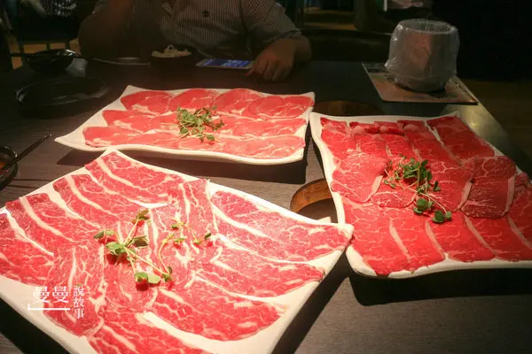 【新北/永和】火鍋第一品牌‧肉多多火鍋肉品專賣店，石頭火鍋、麻辣鍋底結伴雙享受，台北必吃暴龍級火鍋