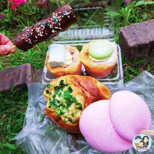 【台中】勤美誠品綠園道，經過米哥烘焙坊時，現烤的麵包香味陣陣飄來。