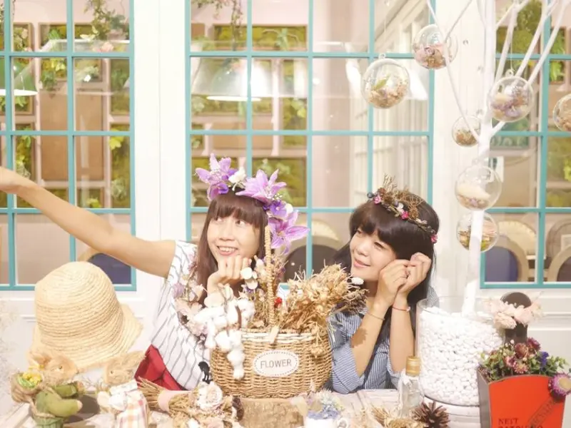 [桃園餐廳推薦]梳子．Salud 有著夢幻場景的蔬食餐廳 - 安妮的天空