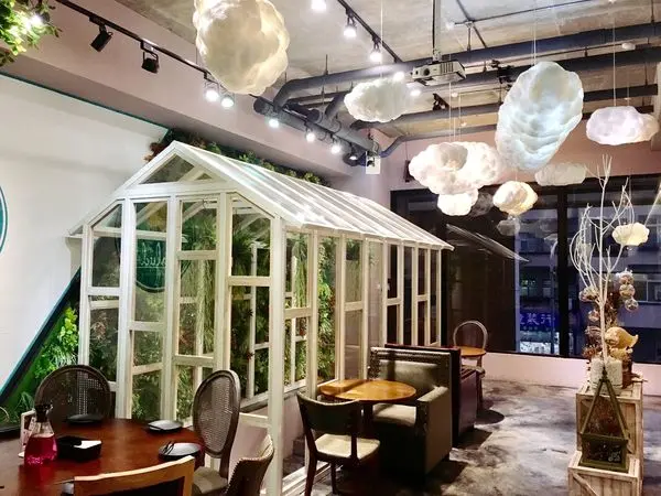 【桃園夢幻餐廳】梳子Salud♥女孩必去の玻璃屋♥在室內享受白雲、草地、綠牆