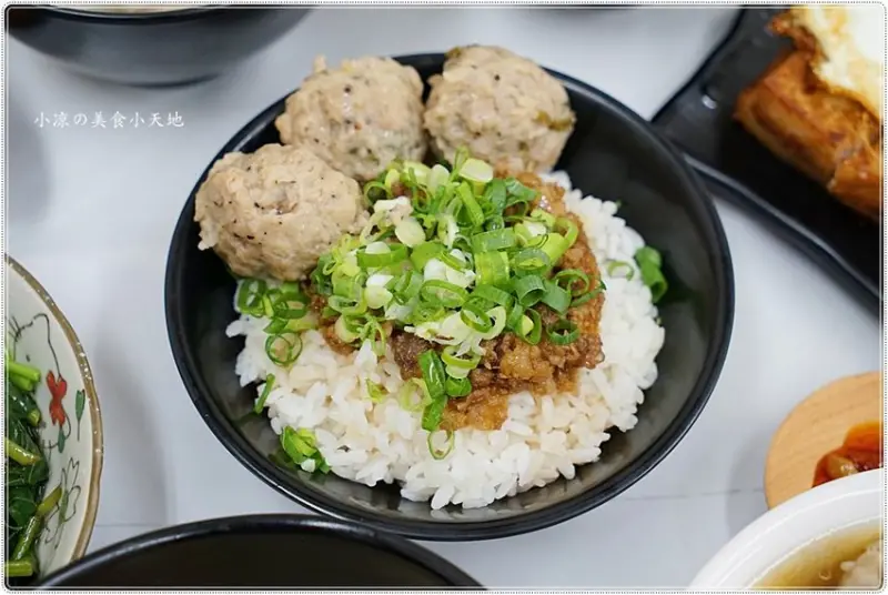 台中道地平價小吃│立偉麻醬館麵食，太原路上傳統好味道，招牌肉丸仔飯、一麵三吃通通只要銅板價~ - 小凉的美食小天地