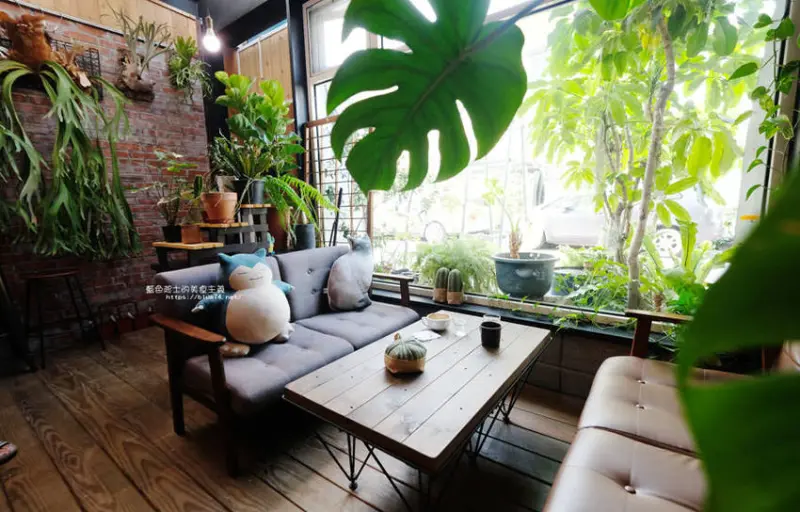 彰化員林│摩露啡-在植物園裡喝咖啡，感覺我也在行光合作用了 - 藍色起士的美食主義