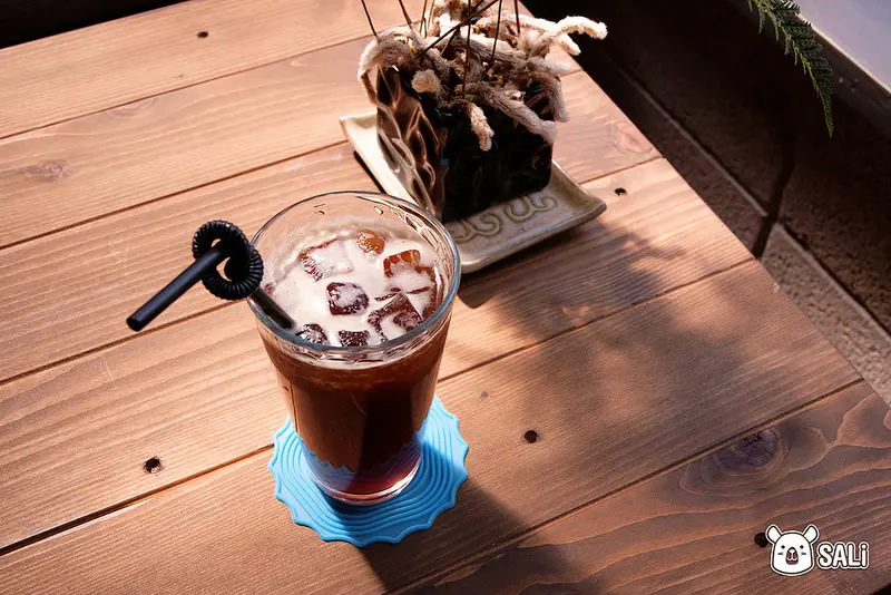 彰化員林 摩露啡molufi Cafe｜隱藏巷弄間的舒適空間，坐在窗邊品嚐著咖啡，享受灑落的溫暖陽光十足愜意