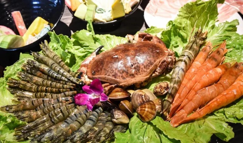 桃園海鮮火鍋 | 方圓涮涮屋．雙人無敵蝦爆鍋套餐 超誇張海鮮盤！！ | 黛西優齁齁 DaisyYohoho 世界自助旅行/旅行狂/背包客/美食生活