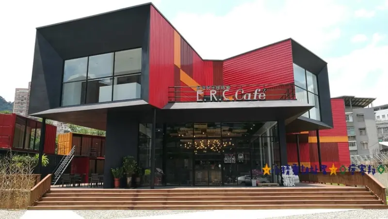 ※寵物友善餐廳※中和E.R.C Cafe華夏店 阿達阿永咖啡~工業貨櫃風情★小精靈胡扯蛋★2017.07.14