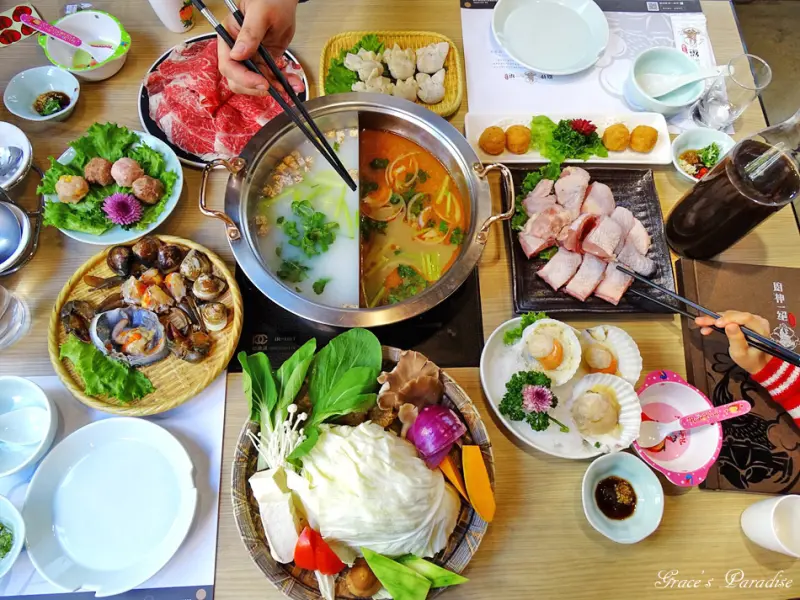 嘉義火鍋推薦：廚神一絕雞煲蟹-粥也可以當湯頭？功夫湯頭每日精熬，澳洲和牛、現撈海鮮、手工丸子...等，吃得美味更要健康