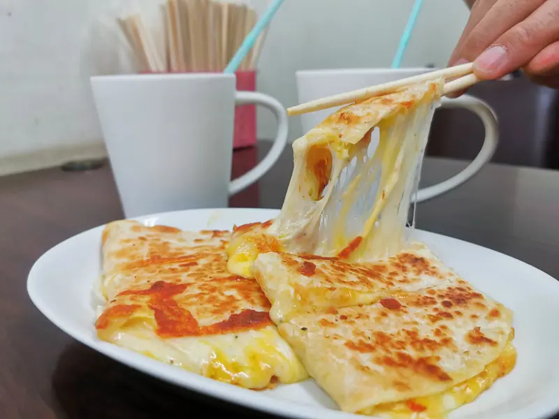 (板橋美食)板橋早午餐-樂樂早午餐,超浮誇的牽絲蛋餅只賣35元CP值很高,近小潘蛋糕和平店(內含菜單介紹)