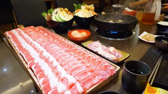 [高雄美食] 井兵衛壽喜燒-超狂75oz Prime肉盤上桌 /高雄壽喜燒