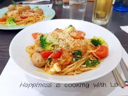 《高雄美食》喬的義百種料理❤高醫大學生的最愛~無菜單百變料理｡