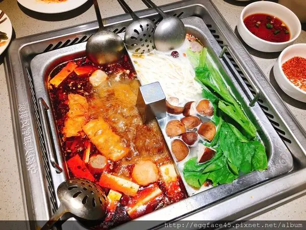 [新北必吃] 四川麻辣鍋「海底撈 板橋大遠百店」撈麵秀、京劇變臉、美甲樣樣來！#板橋站 