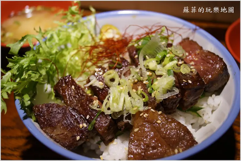 《新莊 丼飯烏龍麵》武 燒肉丼 烏龍麵 超平價滿滿看不到飯的燒肉丼 比武大會等你來挑戰！！