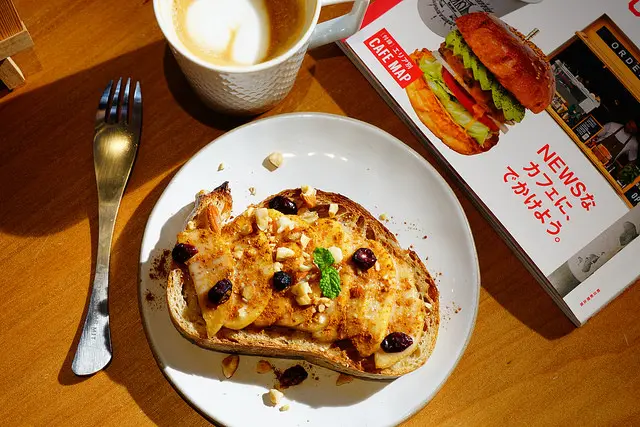 台中美食~新店報到 Hitomi-喜徳盛眼鏡 eye+ coffee 手工眼鏡行裡藏著咖啡香與甜點味兒 還有讓人捨不得離開的空間