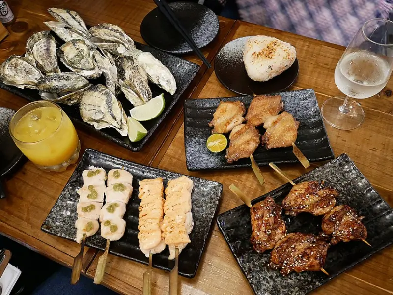 蔦燒日式居酒屋-新北北投居酒屋  日本戰國風超復古  店內雖小五臟俱全  燒肉串燒或是酒品茶水通通有  下班後就來小酌一杯吧              