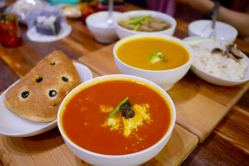 家.溫度 湯專門店。台北光復店 喝得到幸福的湯～有產銷履歷的食材 文內有菜單 店有Wifi（台北市／捷運國父紀念館站）