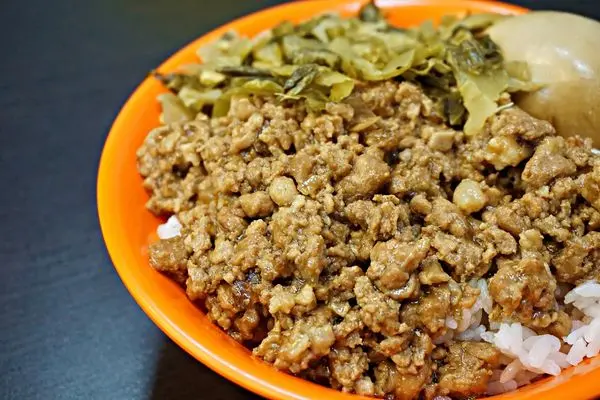 【老福記】肉燥鋪到爆量的肉燥飯