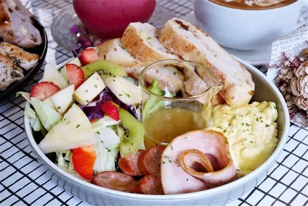 永和早午餐餐廳-自由溫室 Liberbox Coffee.網美咖啡廳 .不限時早午餐 .永和早午餐.永和美食.近永安市場捷運站.四號公園