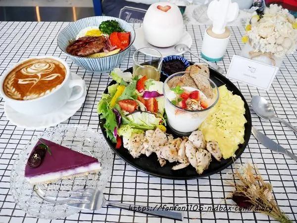 【永和咖啡廳】自由溫室 Liberbox Coffee #網美咖啡廳 #永和下午茶 #永和早午餐 #永和網美店 #永和會議室出租 #少女心 #拿鐵拉花