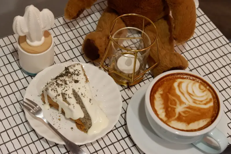 [飲評]拉花之神帥哥咖啡師為您獻上一杯親手調製的拿鐵~永和永安市場捷運站美食~早午餐自由溫室LIBERBOX COFFEE