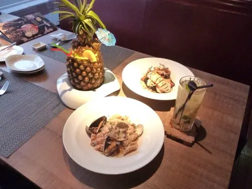 除了美味精緻的餐點,還可以欣賞101的夜景-『體驗券』、『À Point Steak & Bar 艾朋牛排餐酒館』体驗心得              