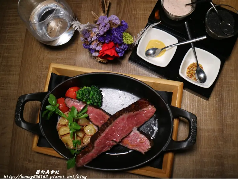 【台北信義區】再訪"美國頂級老饕牛排"依然深得我心『 À Point Steak & Bar 艾朋牛排餐酒館』信義區美食/東區餐酒館/宵夜首選/排餐/燉飯/壽星可享用餐8折