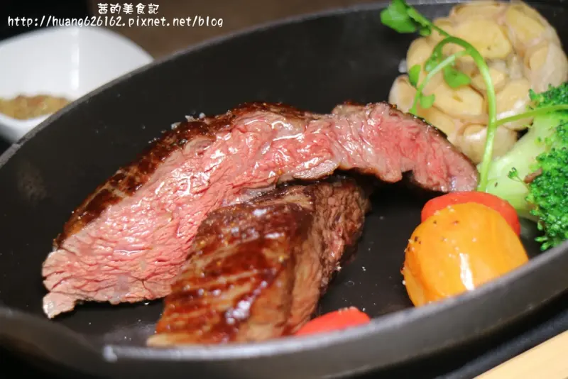 【台北信義區】台北牛排餐酒館『À Point Steak & Bar 艾朋牛排餐酒館』墨賞餐飲/排餐/義大利麵/燉飯/宵夜/情侶約會/家庭聚餐捷運市政府