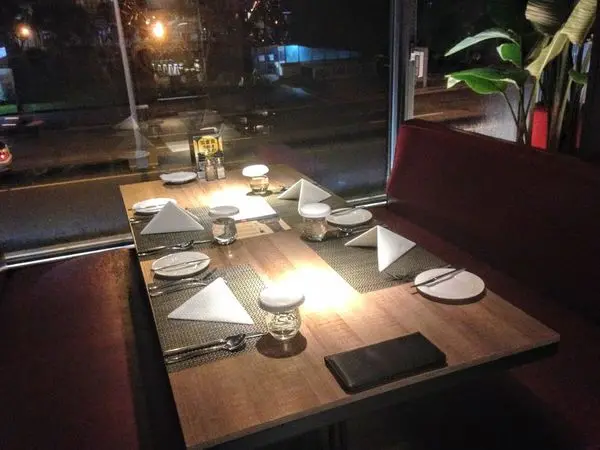 [市政府站美食] À Point Steak & Bar 艾朋牛排餐酒館 - 都會夜景搭配頂級牛排。