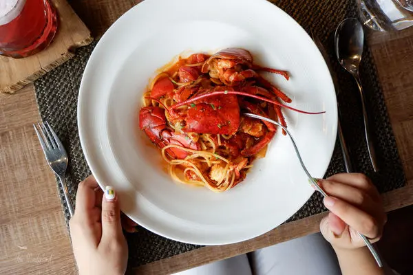 【食記】台北・信義區｜À Point Steak & Bar 艾朋牛排餐酒館・墨賞旗下新品牌。美食配信義區夜景，宵夜也能來場浪漫約會（完整菜單）｜信義區餐廳、約會餐廳推薦、情侶約會