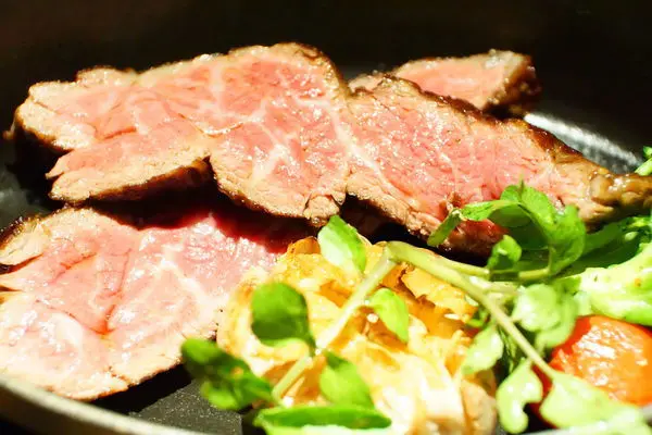 [艾朋牛排餐酒館 A Point Steak & Bar ] 台北 信義 約會牛排餐酒館酒吧 眺望101大樓 氣氛絕佳 商務聚餐 情侶約會推薦