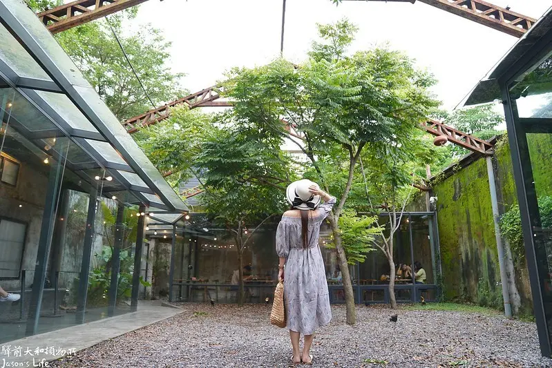 【屏東竹田│美食】驛前大和頓物所。竹田火車站前，廢墟風的透明屋，是飄著咖啡香的甜點咖啡店