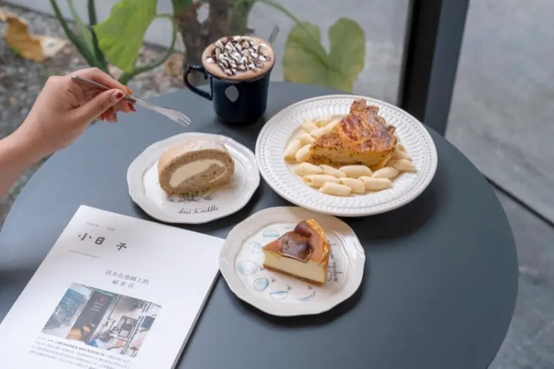 屏東 竹田咖啡廳 驛前大和頓物所｜保留廢棄鋼架結構 碾米廠改建工業風咖啡廳，超美落地玻璃窗～ · 算命的說我很愛吃