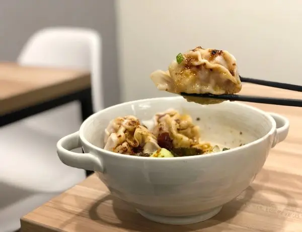 【台北。小巨蛋美食】 好麵。隱藏美食，超大鮮蝦霸王餛飩，每一口都超大滿足