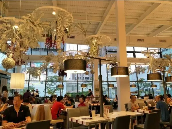 【台中】不論平日或假日都一位難求『異人館-豐原店』，微美的室內設計，餐點有下午茶、鍋物、套餐、拉麵、合菜等餐點，內含MENU