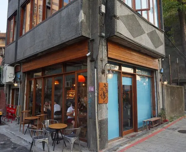 │食記│中壢/小舊閣樓Glow│老街溪旁咖啡店x酒吧