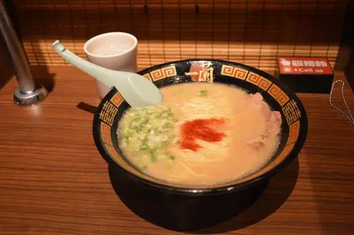 一蘭拉麵台灣台北本店~~24小時全天候營業．讓人品嚐原汁原味的日本人氣拉麵