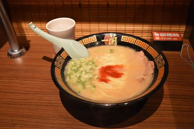 一蘭拉麵台灣台北本店~~24小時全天候營業．讓人品嚐原汁原味的日本人氣拉麵