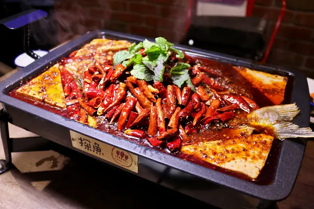 【台中美食】探魚(台中公益店)-重慶豆花烤魚麻辣滋味．大陸超人氣懷舊烤魚店來台