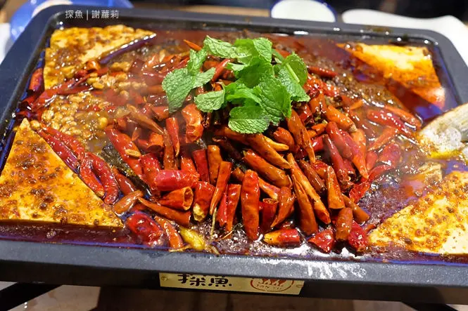 《台中♥食記》探魚。大陸富有最文藝烤魚之稱登台，道地傳統好滋味正式入主台中公益路囉！