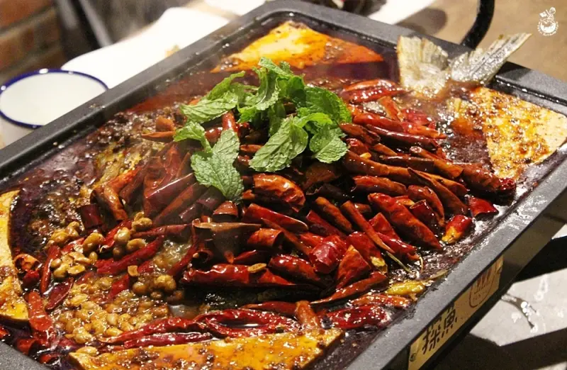 台中西區美食︳探魚，中國人氣烤魚店在公益路火辣登場