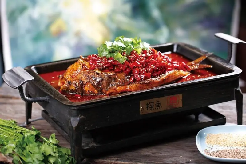 『台中美食 探魚X魔王佩』大陸餐飲品牌在一發 最有文藝氣息的烤魚店 18種烤魚料理 你準備好要開吃了嗎？『文末有贈獎活動』