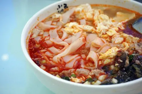 【小云滇】忠貞市場內招牌紹子米干